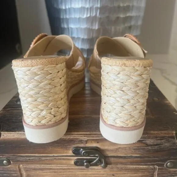 Dolce Vita Liesel Wedge Sandals in Tan