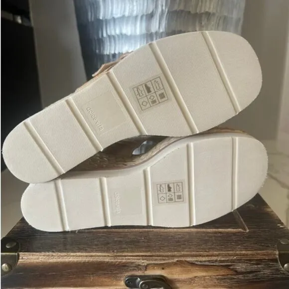 Dolce Vita Liesel Wedge Sandals in Tan