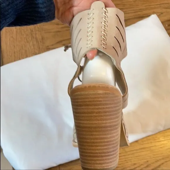 DOLCE VITA STRAPPY NUBUCK SANDALS.  NEW.