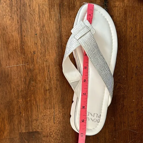 Donald J. Pilner Womens Sandal Flip-Flop Upper Leather Size 8 White Silver