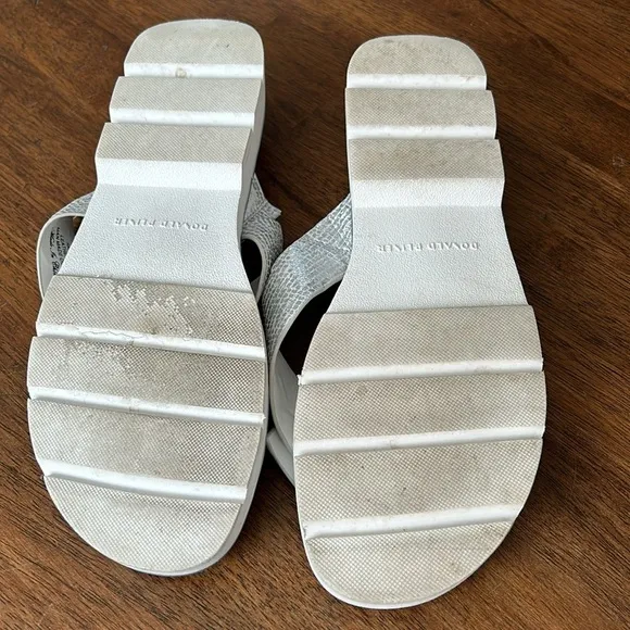 Donald J. Pilner Womens Sandal Flip-Flop Upper Leather Size 8 White Silver