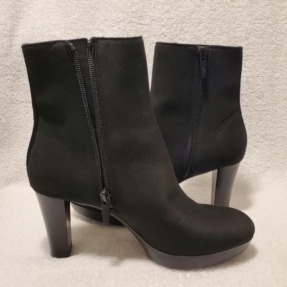 DONALD J PLINER ESRA platform ankle bootie