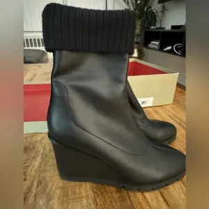 Donald J Pliner Sindie 30 NEW NWT NIB new in box 9.5 wedge Nappa leather boots