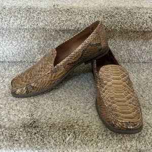 Donald Pliner “Marceline” slip on loafer. Crocco brown. Size 11. Like new