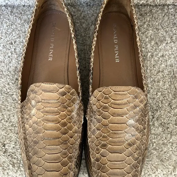 Donald Pliner “Marceline” slip on loafer. Crocco brown. Size 11. Like new