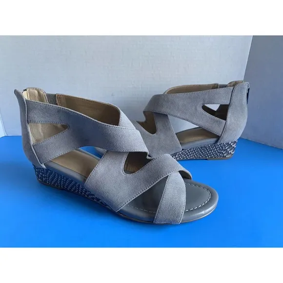 Donald Pliner Vela Gray Suede Leather Open Toe Strappy Sandals 9M New