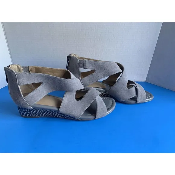 Donald Pliner Vela Gray Suede Leather Open Toe Strappy Sandals 9M New
