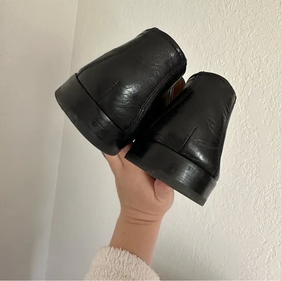 Doucal's Black Smooth Leather Slip On Loafers