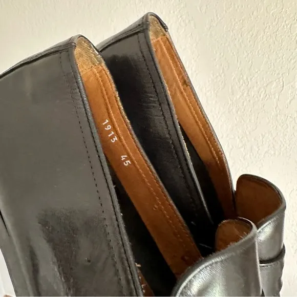 Doucal's Black Smooth Leather Slip On Loafers