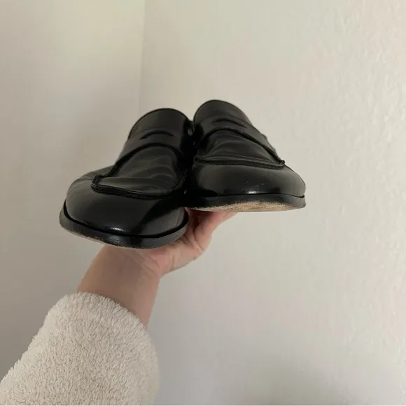 Doucal's Black Smooth Leather Slip On Loafers