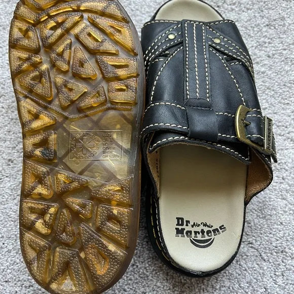 Dr. Martens air wair black leather sandals size 40 EUC