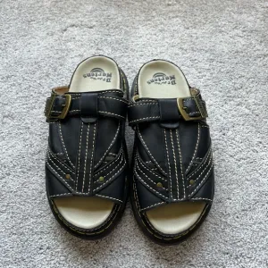 Dr. Martens air wair black leather sandals size 40 EUC