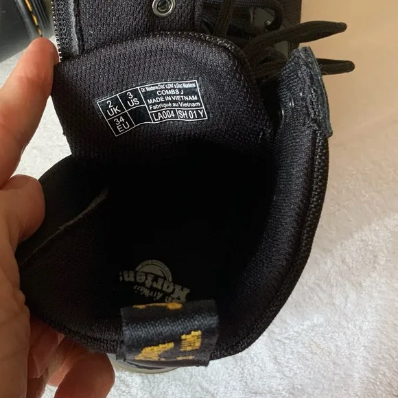 Dr. Martens JUNIOR COMBS EXTRA TOUGH POLY CASUAL BOOTS