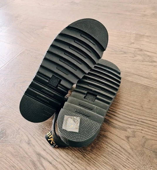 Dr. Martens Junior Vossie Leather Sandals black
