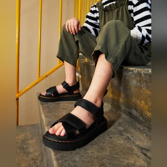 Dr. Martens Junior Vossie Leather Sandals black