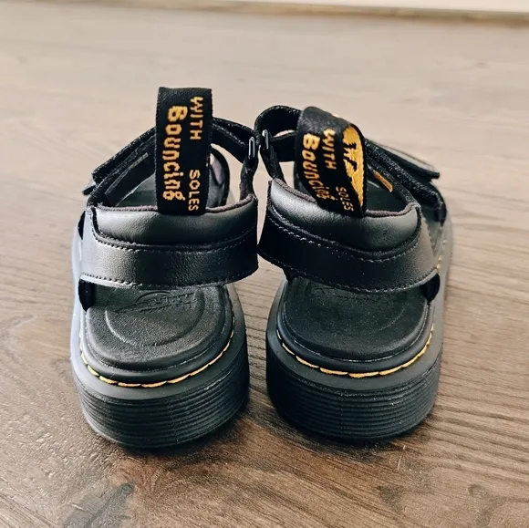 Dr. Martens Junior Vossie Leather Sandals black