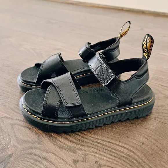 Dr. Martens Junior Vossie Leather Sandals black