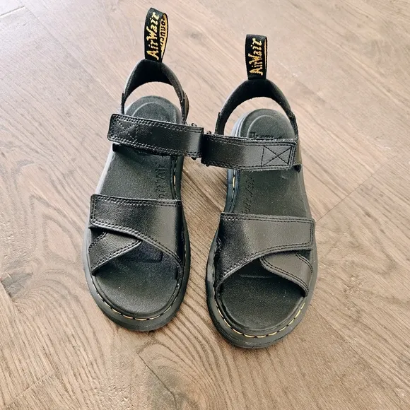 Dr. Martens Junior Vossie Leather Sandals black