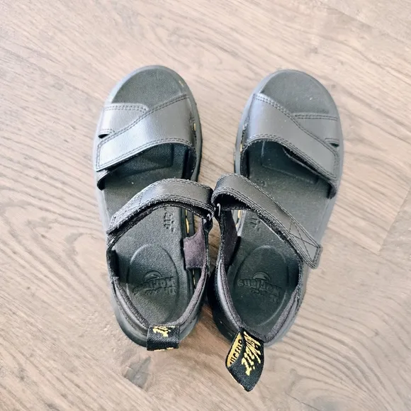 Dr. Martens Junior Vossie Leather Sandals black