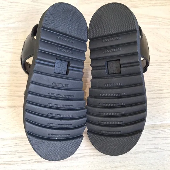 Dr. Martens kid's black Vossie leather sandals  - size 1 - NWOT