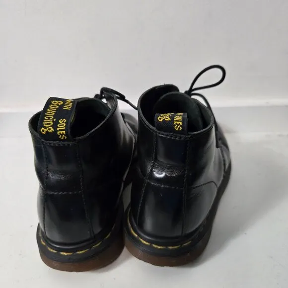 Dr. Martens Size 6 Men's Manton Desert 2 Eye Black Lace-Up Chukka Boots Unisex