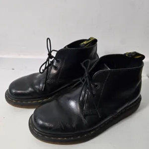 Dr. Martens Size 6 Men's Manton Desert 2 Eye Black Lace-Up Chukka Boots Unisex