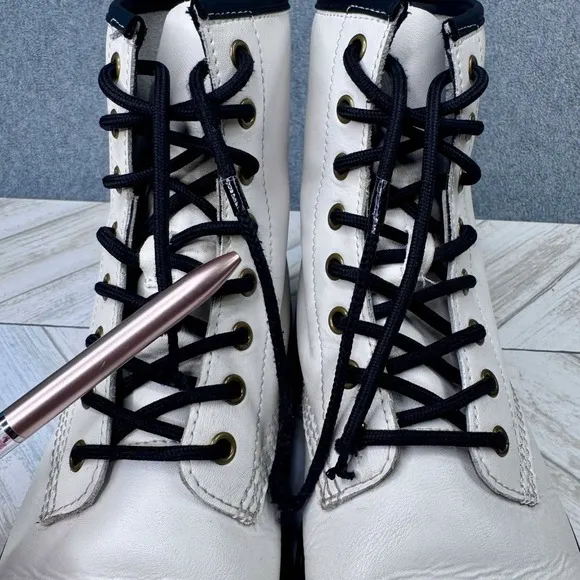 Dr Martens Women's Sz 8 Men's 9 White Zavala Leather Combat Boot Lace Up AW004