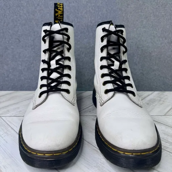 Dr Martens Women's Sz 8 Men's 9 White Zavala Leather Combat Boot Lace Up AW004