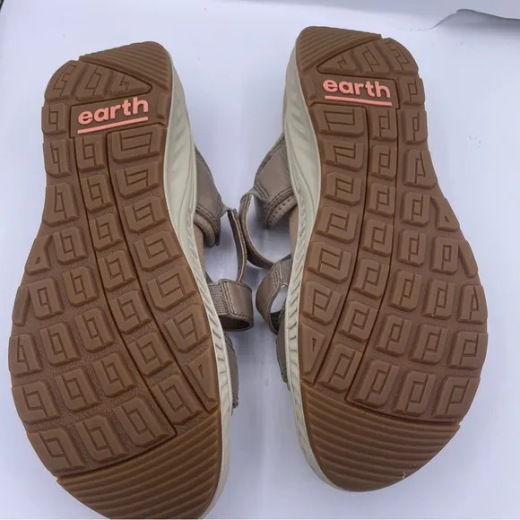 Earth leather strappy slide sandals women Size 11 “Mira Lourdes”