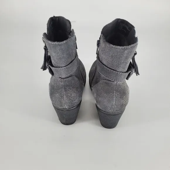 Earth Origins Tori Grey Suede Water Repellent Heel Ankle Boots, Size 7.5