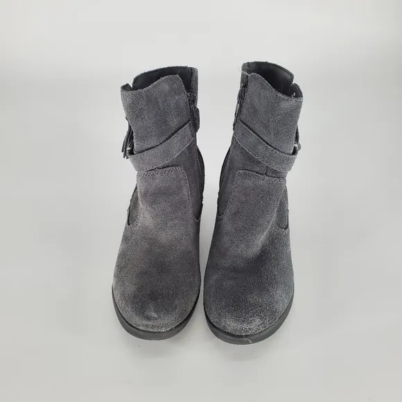 Earth Origins Tori Grey Suede Water Repellent Heel Ankle Boots, Size 7.5