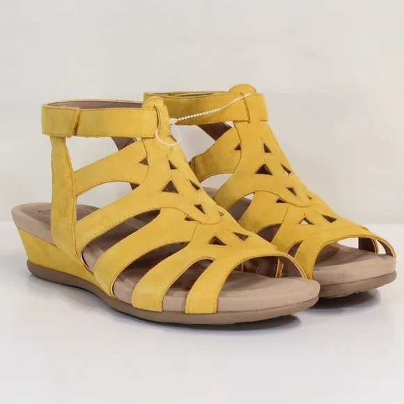Earth Pisa Chatham Yolk Yellow Suede Open Toe Gladiator Sandal NWT NIB