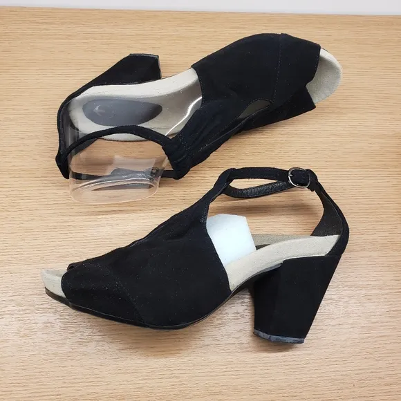 Earthies Veria Black Suede Leather Ankle Strap Heel Sandals Comfort Shoes 9.5
