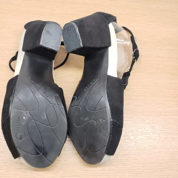 Earthies Veria Black Suede Leather Ankle Strap Heel Sandals Comfort Shoes 9.5