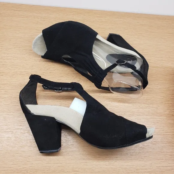 Earthies Veria Black Suede Leather Ankle Strap Heel Sandals Comfort Shoes 9.5