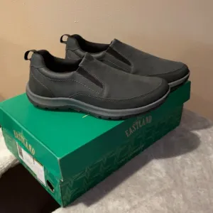 Eastland Spencer black slip on loafers 8 new