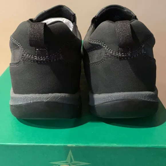 Eastland Spencer black slip on loafers 8 new