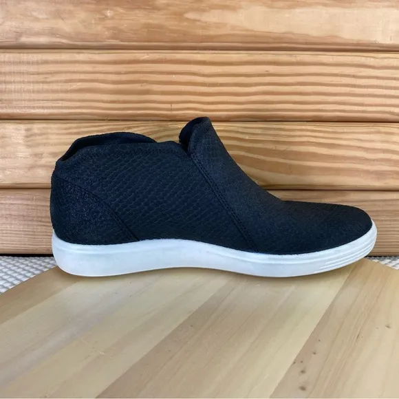 Ecco Soft 7 Low Ankle Boots Booties Sneakers Side Zip Comfort Casual 9-9.5 US