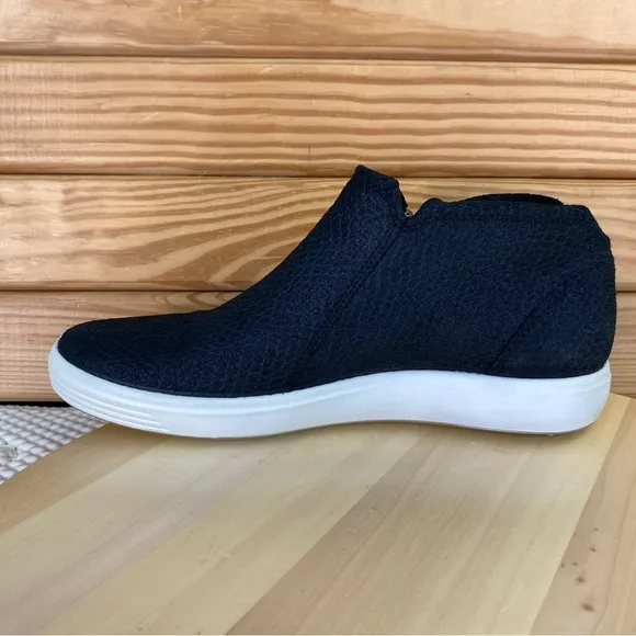 Ecco Soft 7 Low Ankle Boots Booties Sneakers Side Zip Comfort Casual 9-9.5 US