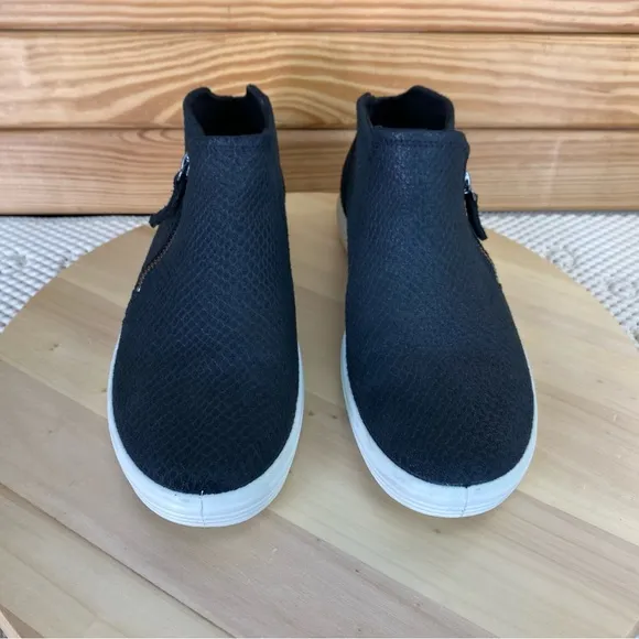 Ecco Soft 7 Low Ankle Boots Booties Sneakers Side Zip Comfort Casual 9-9.5 US