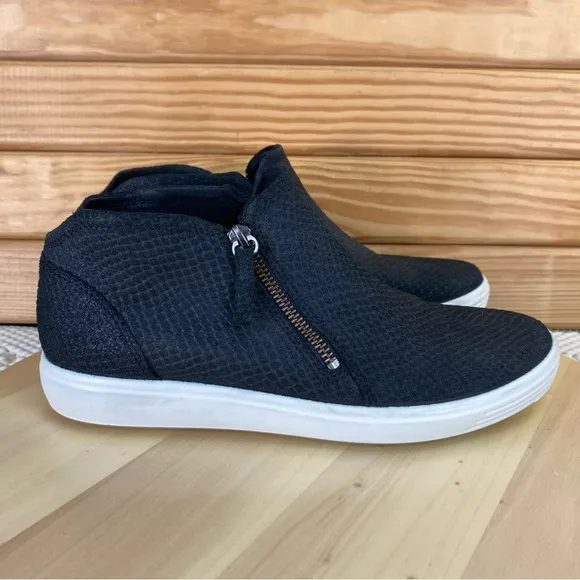 Ecco Soft 7 Low Ankle Boots Booties Sneakers Side Zip Comfort Casual 9-9.5 US