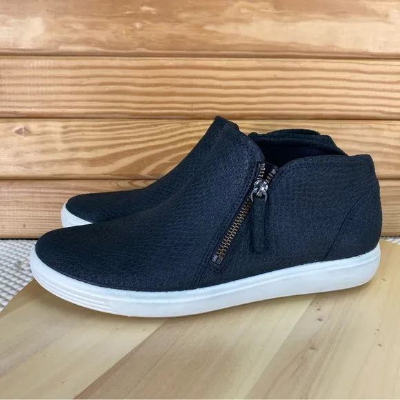 Ecco Soft 7 Low Ankle Boots Booties Sneakers Side Zip Comfort Casual 9-9.5 US