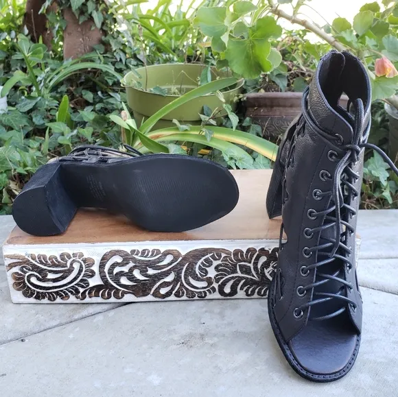 Edgy Cool Steve Madden Black Leather Caged Sandals