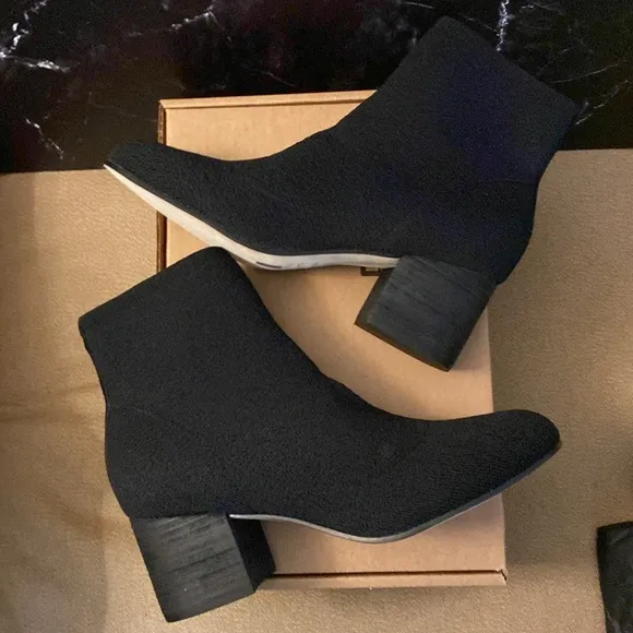Eileen Fischer Woman’s Ohm Stretch Fabric Ankle Boots Black 9.5