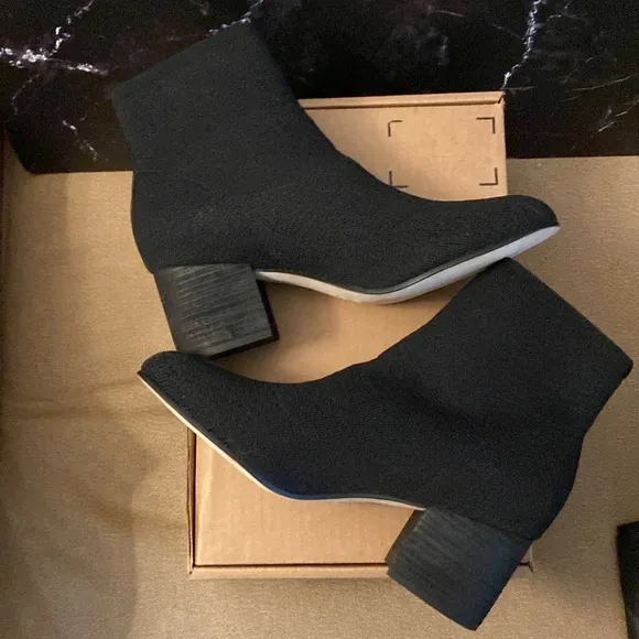 Eileen Fischer Woman’s Ohm Stretch Fabric Ankle Boots Black 9.5