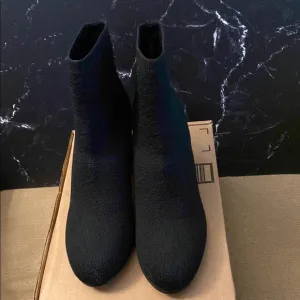 Eileen Fischer Woman’s Ohm Stretch Fabric Ankle Boots Black 9.5