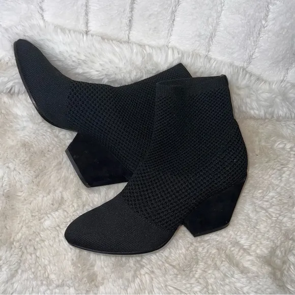 Eileen Fisher Dahlia stretch Knit bootie size 7 Black