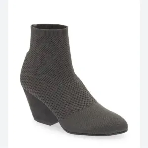 Eileen Fisher Dahlia stretch Knit bootie size 7 Black