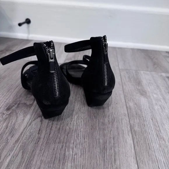 Eileen Fisher May black leather strappy dressy summer sandals shoes size 8