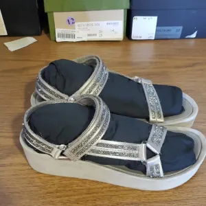 Elegant Women's Sandals with Rhinestone Accents